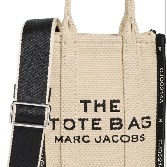 Marc Jacobs Beige Jacquard Crossbody Tote Bag “NEW”
In original packaging ‼️ - Picture 8 of 16